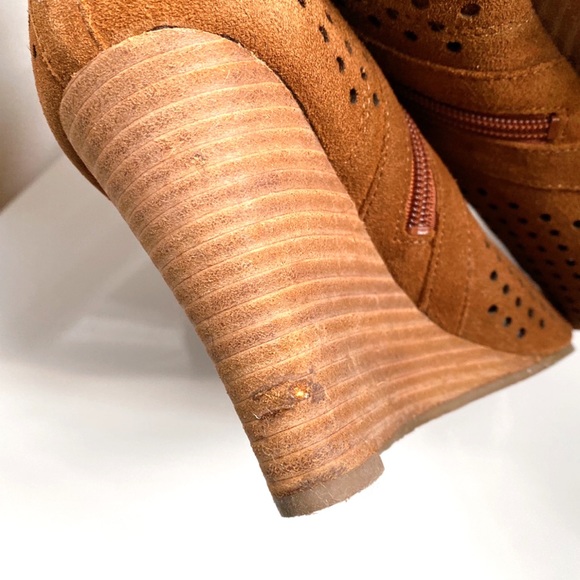 🍂 CARLOS SANTANA SUEDE LEATHER PERFORATED OPEN TOE WEDGE BOOTIES! - Picture 10 of 14